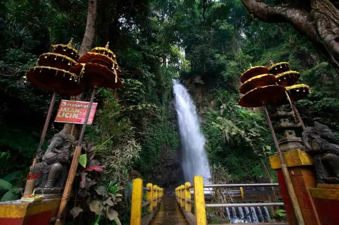 Coban Grojogan Sewu, Air Terjun Menakjubkan yang Sarat Mitos di Malang