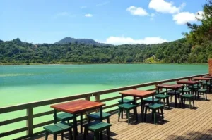 Danau Linow, Menikmati Keindahan Danau yang Dapat Berubah Warna di Tomohon