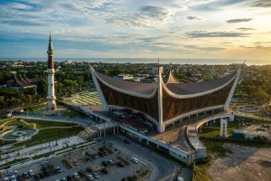 7 Fakta Kota Padang, dari Angkot Balap hingga Maldives Indonesia!